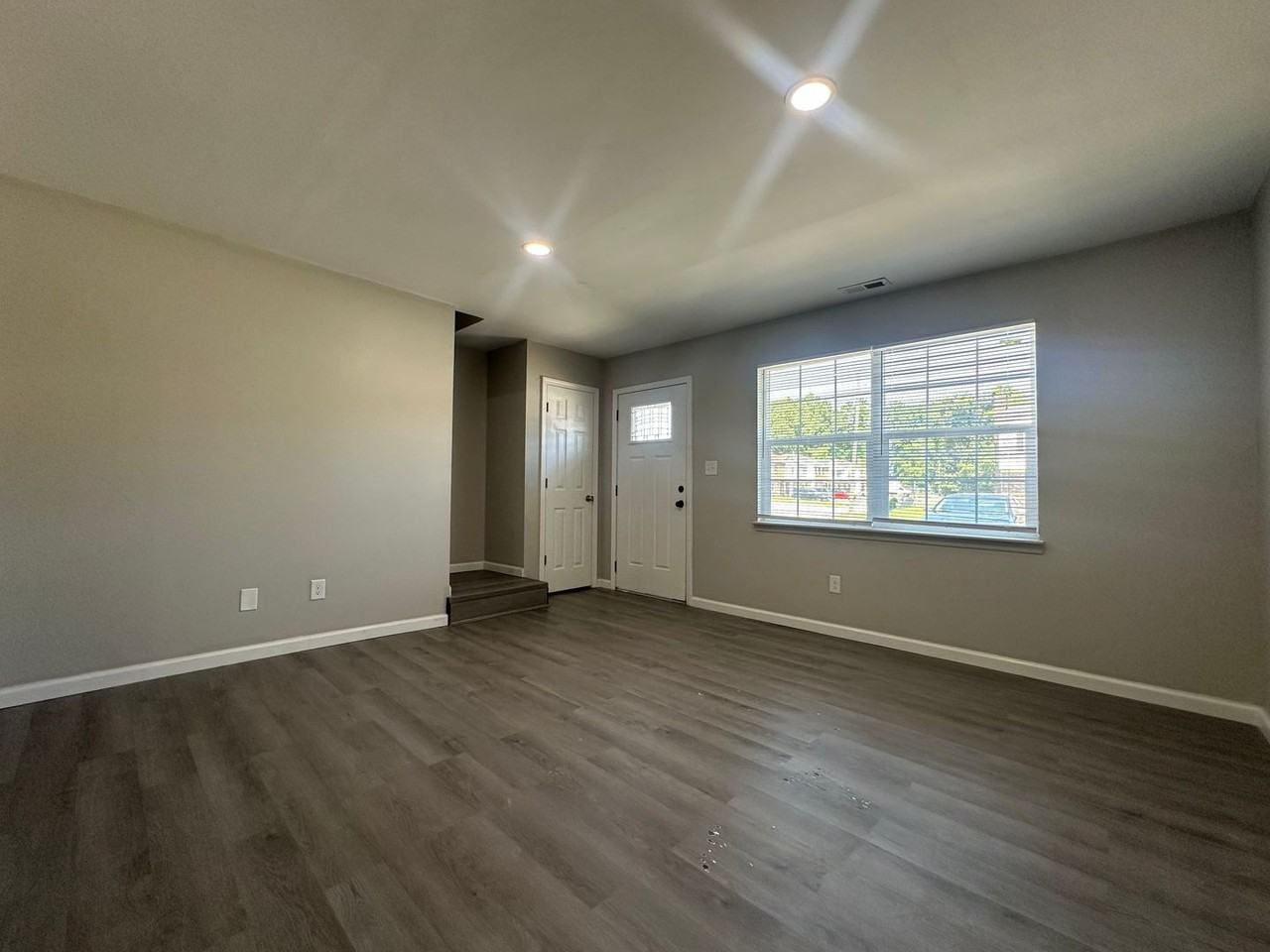 606 Myrtlewood Cir - Photo 4 of 20