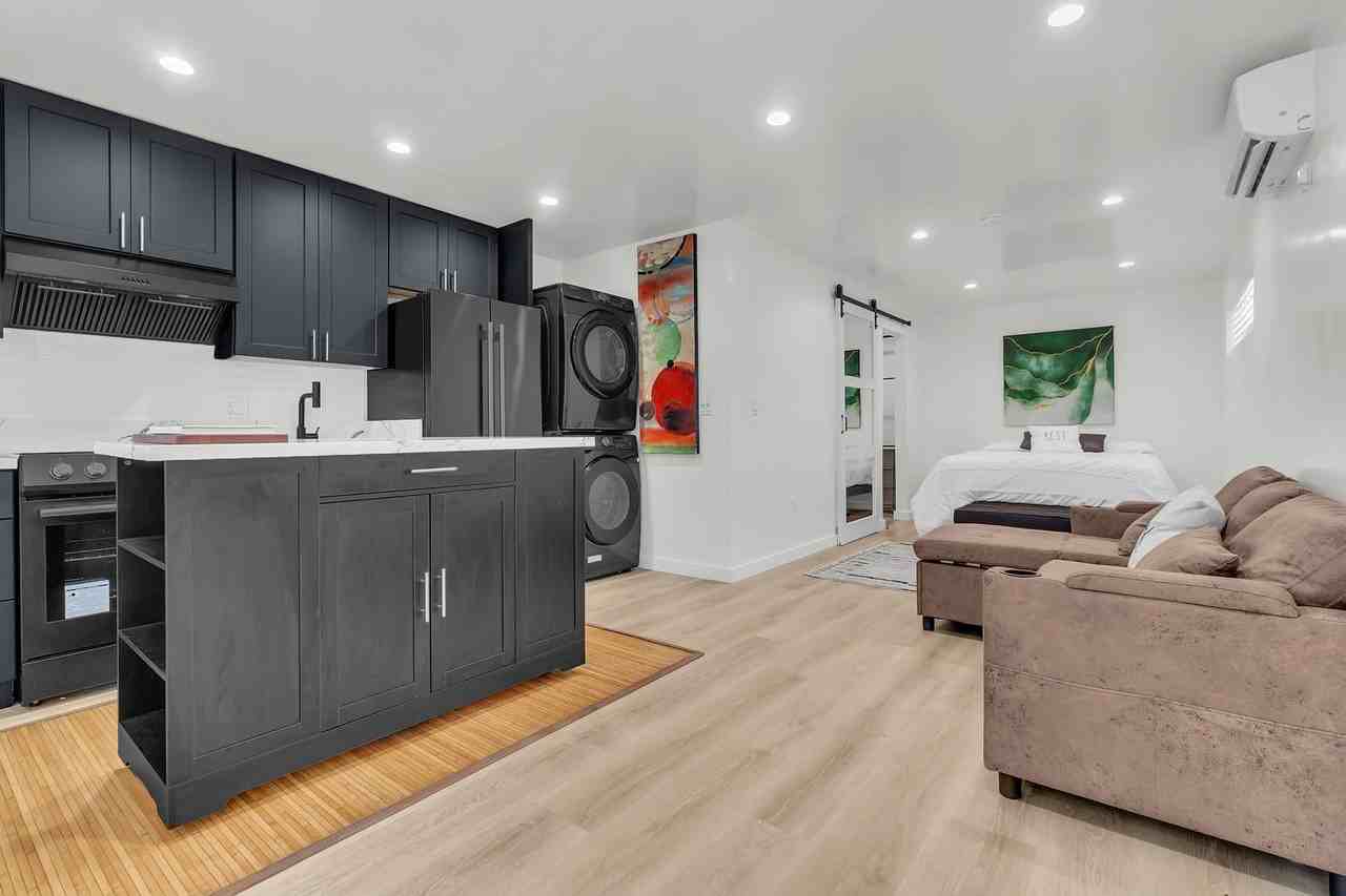 7597 Washington Dr - Photo 4 of 13
