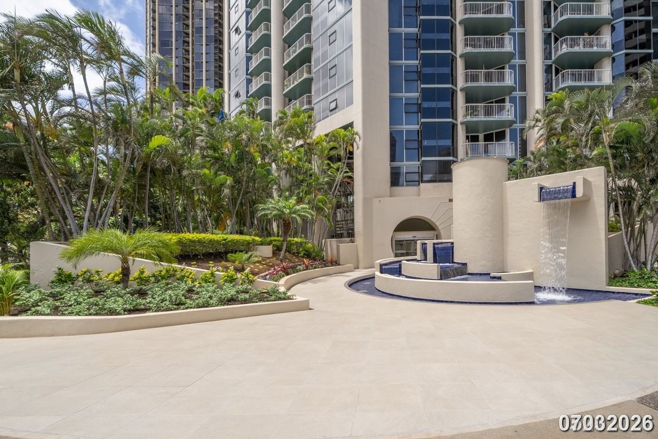 1212 Nuuanu Ave #3903 - Photo 2 of 40