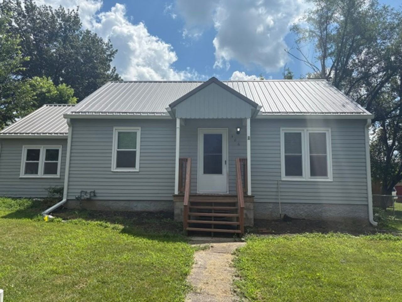 406 N Armstrong St - Photo 3 of 16
