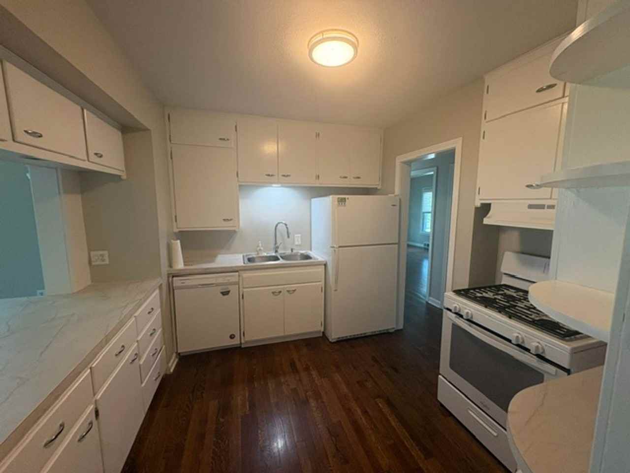 406 N Armstrong St - Photo 4 of 16