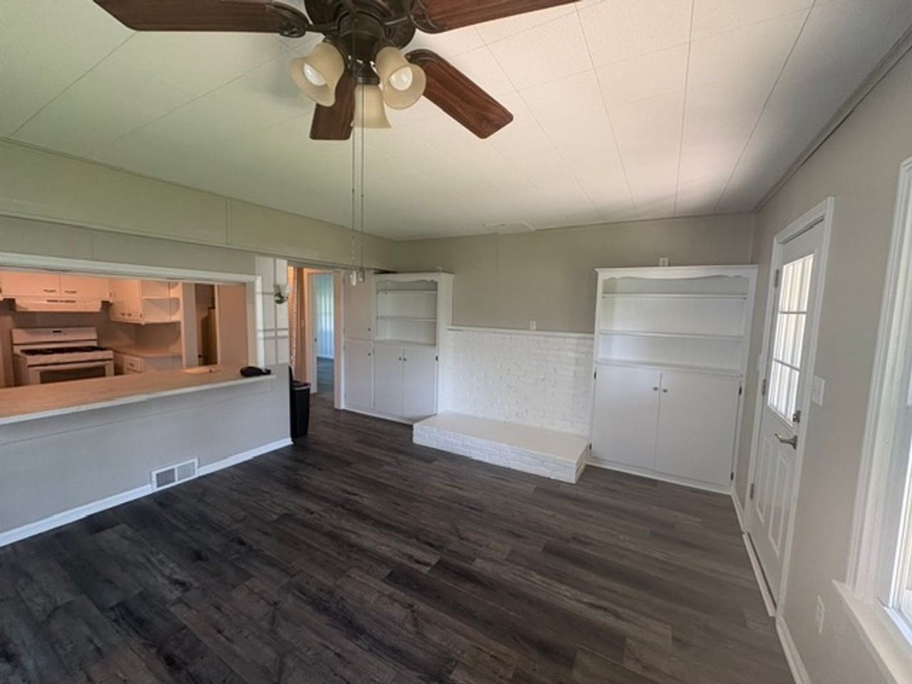 406 N Armstrong St - Photo 5 of 16