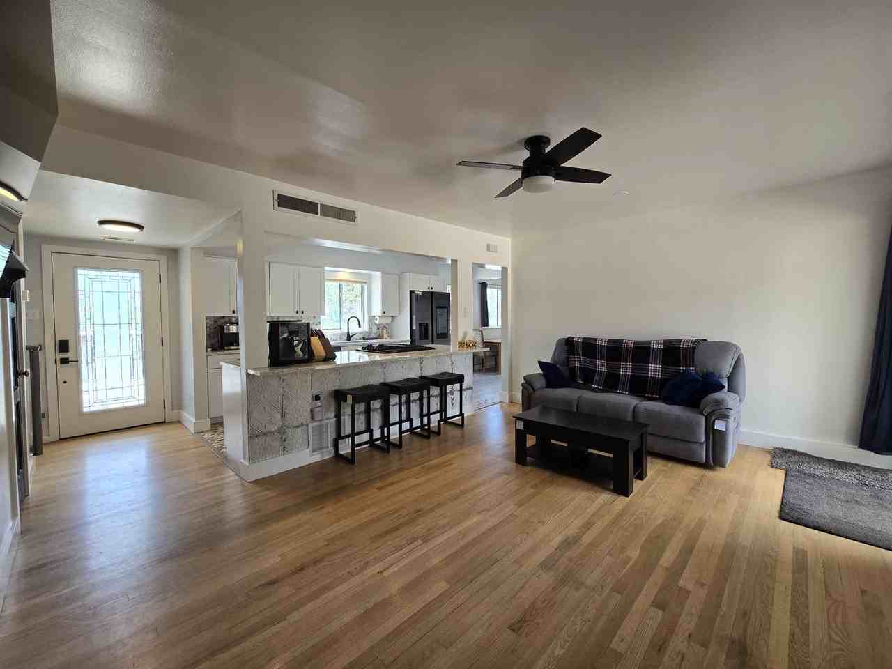 2123 45th St #A - Photo 4 of 41