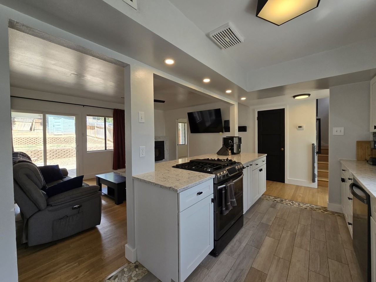2123 45th St #A - Photo 5 of 41