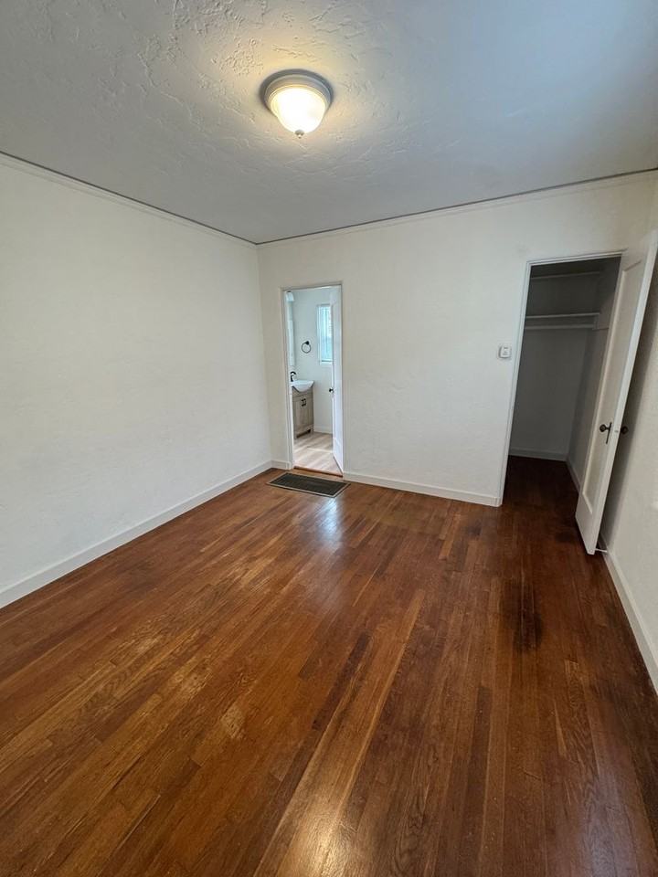 401 Willow St - Photo 6 of 13