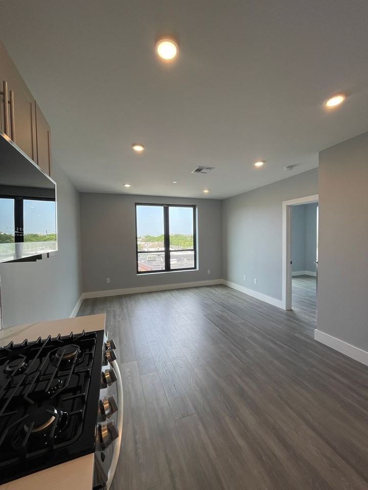 358 Western Ave - Photo 5 of 18