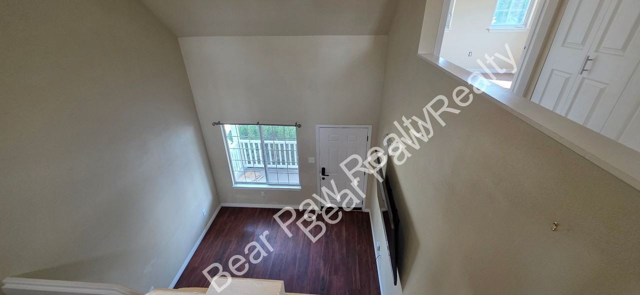 322 Hacienda Ct - Photo 3 of 20