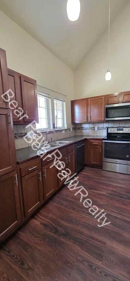 322 Hacienda Ct - Photo 5 of 20
