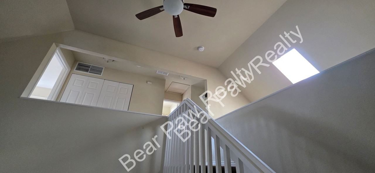 322 Hacienda Ct - Photo 7 of 20