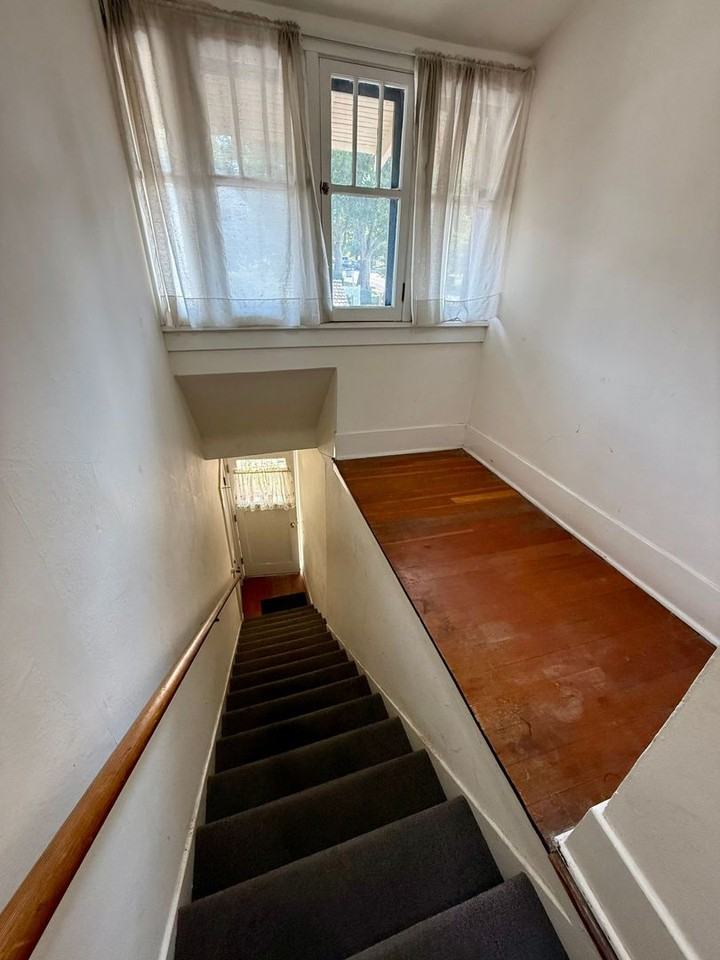 627 627 Prospect Ave - Top Floor (3rd Floor) - Photo 6 of 21
