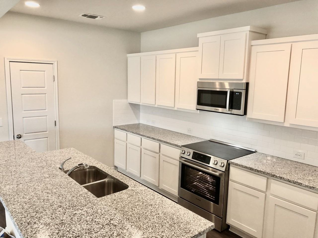 9912 Dalliance Ln - Photo 5 of 38
