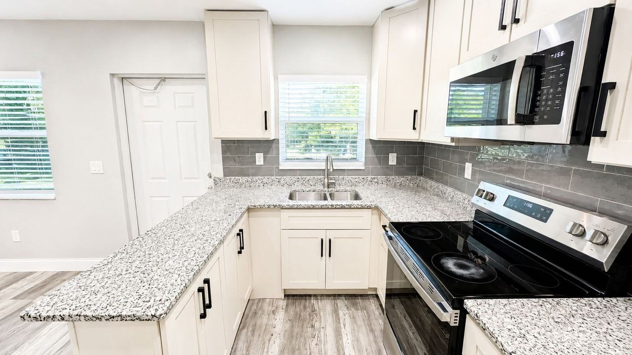 2728 Goodrich Ave - Photo 5 of 20