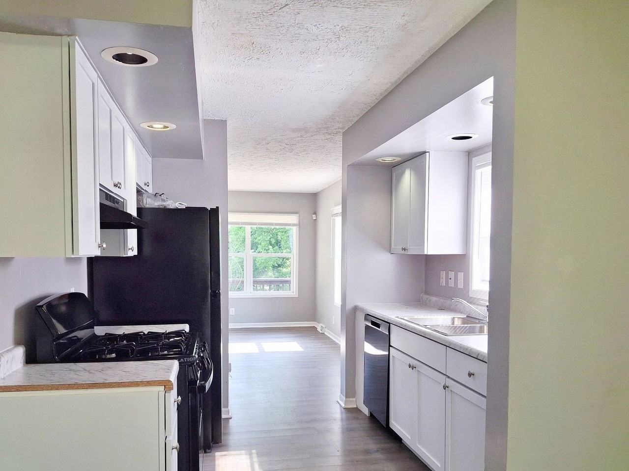 421 W Jefferson St - Photo 3 of 19