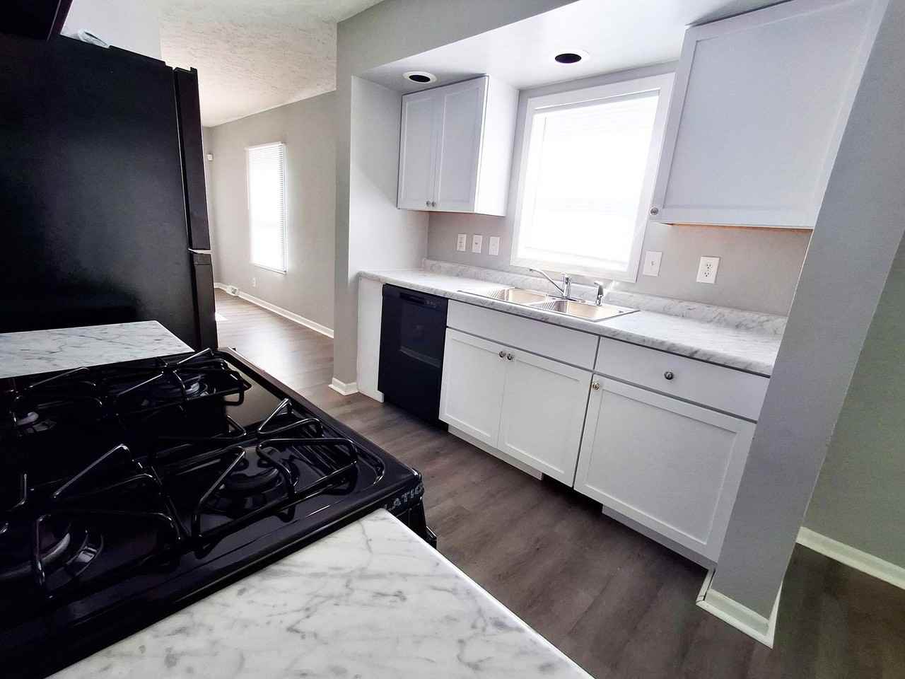 421 W Jefferson St - Photo 5 of 19