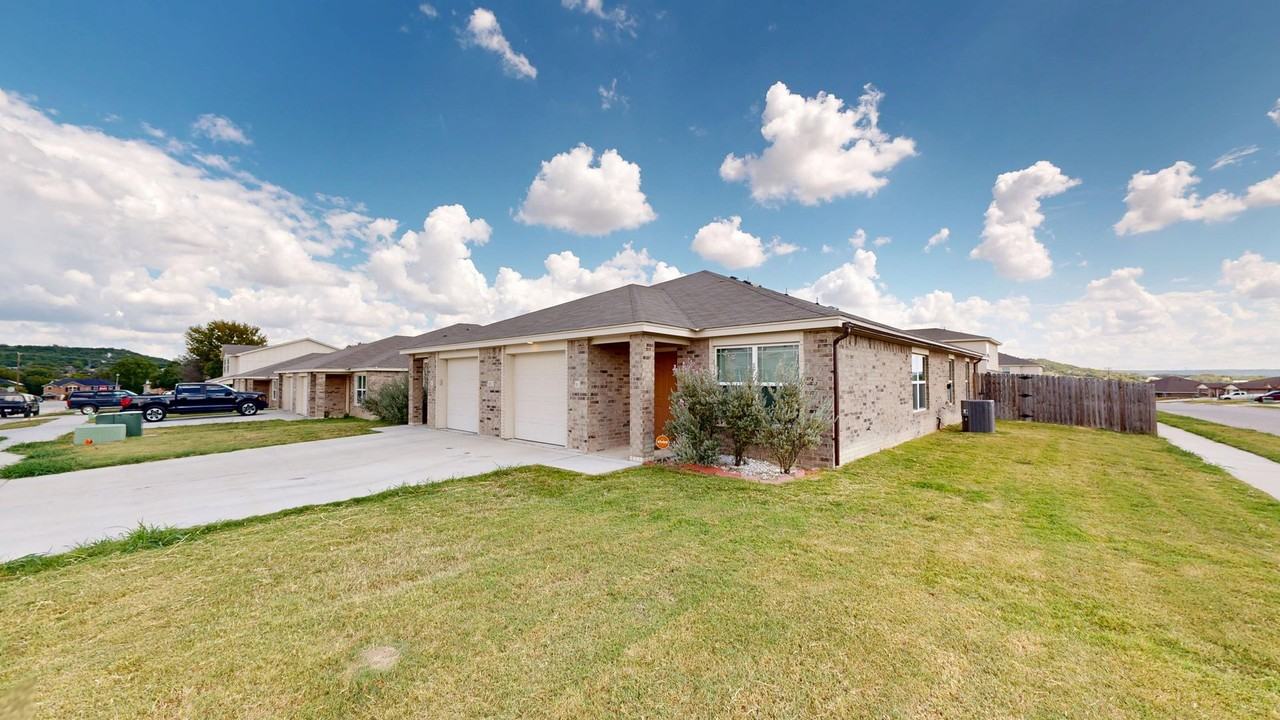 1717 Clovis Dr #A - Photo 2 of 19