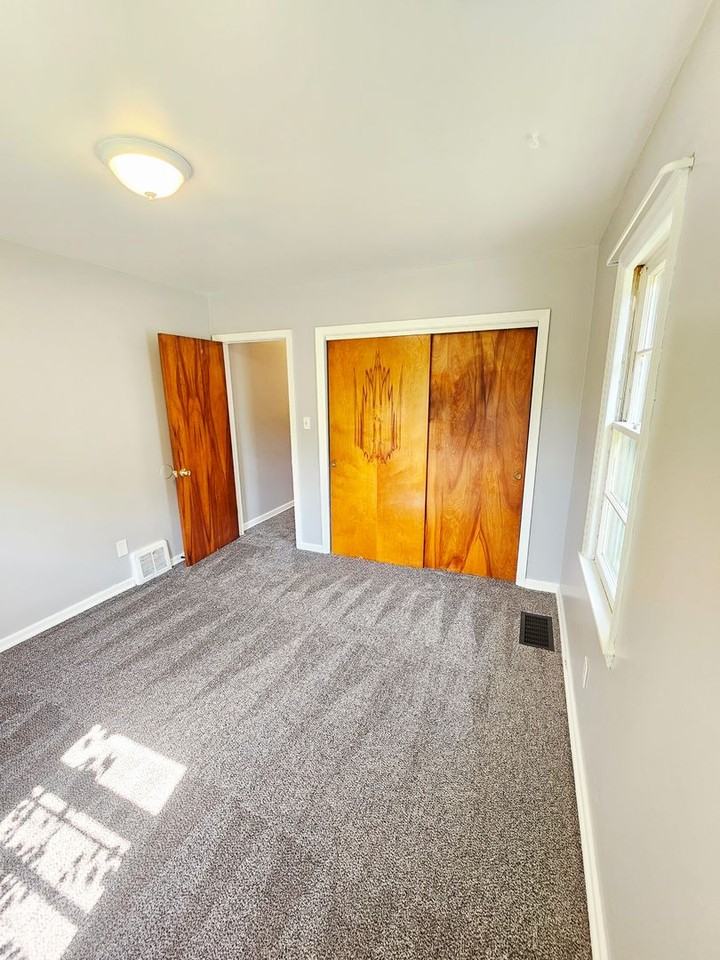 2942 Atwood Ter - Photo 5 of 26
