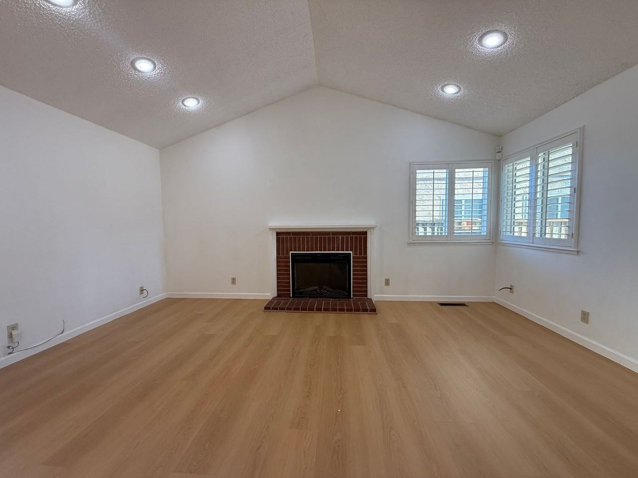 3257 Tenley Dr - Photo 2 of 18