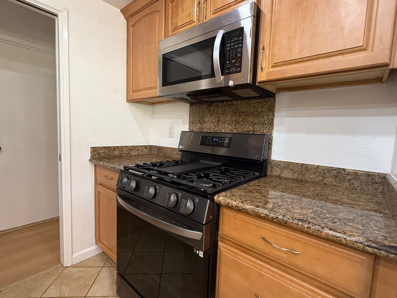 3257 Tenley Dr - Photo 7 of 18