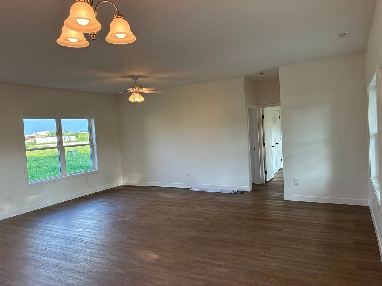 304 S Elm St - Photo 3 of 12