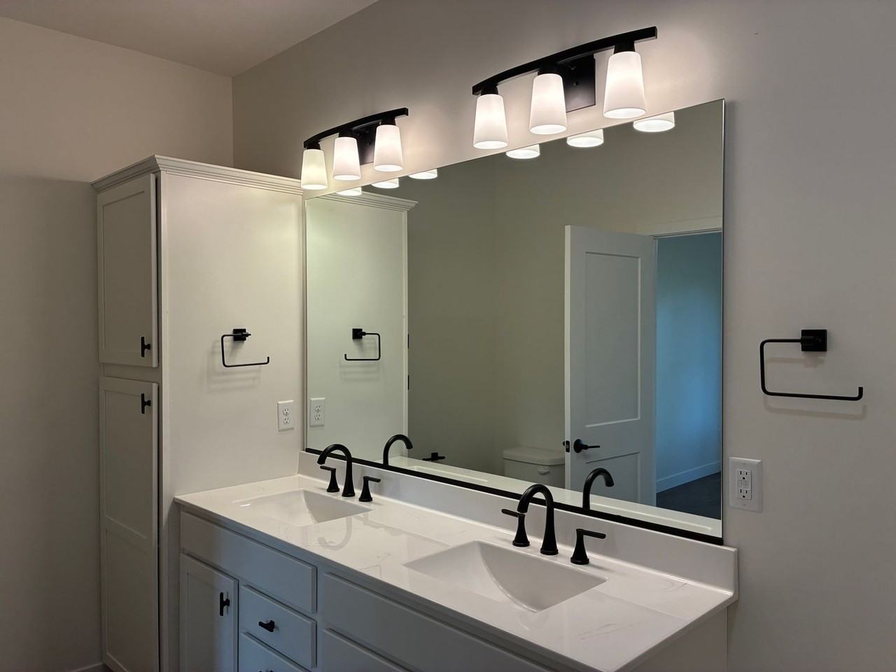 304 S Elm St - Photo 4 of 12