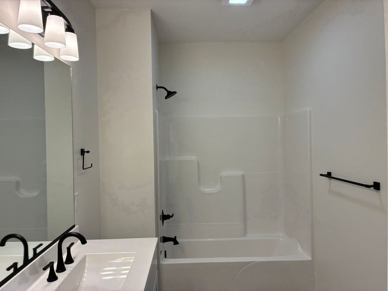304 S Elm St - Photo 5 of 12