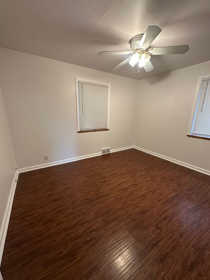 1055 Leyden St - Photo 4 of 8
