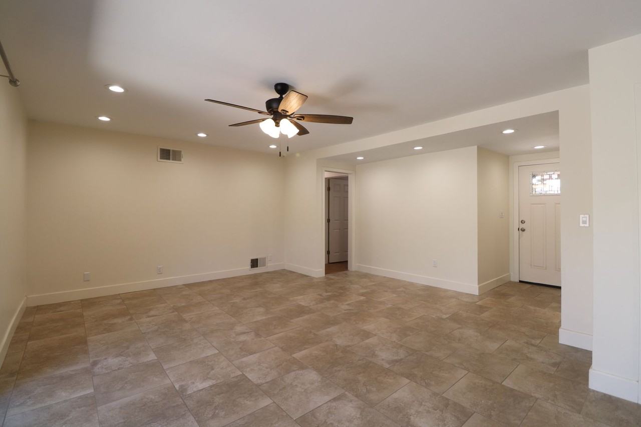 707 N College Dr - Photo 3 of 19
