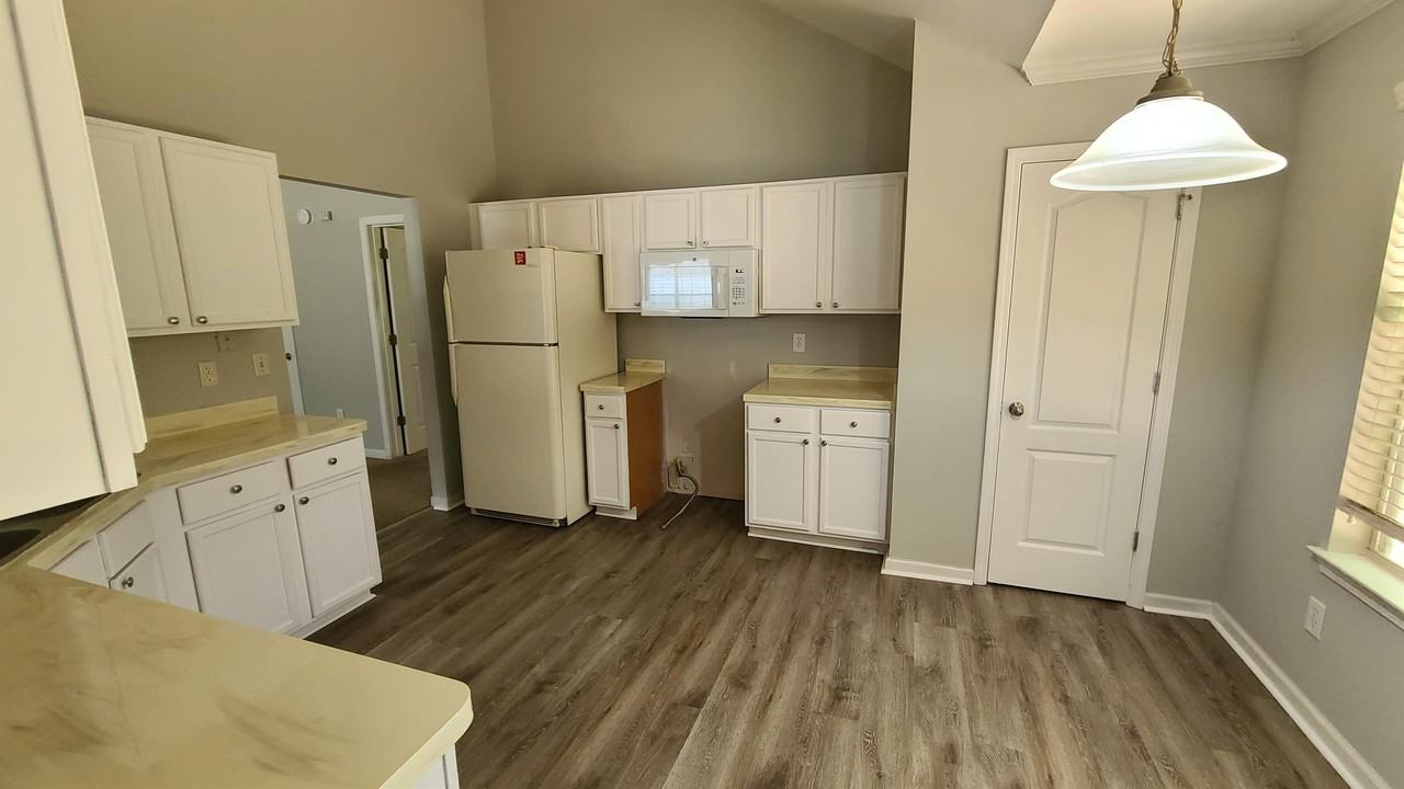 1593 Queen Elizabeth Dr #1 - Photo 4 of 18
