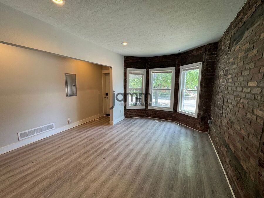 1960 W 65th St #1960 - Photo 4 of 21