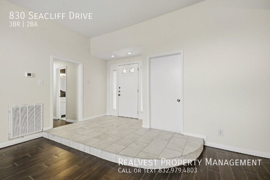 830 Seacliff Dr - Photo 3 of 18