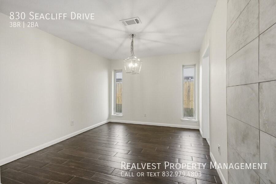 830 Seacliff Dr - Photo 4 of 18