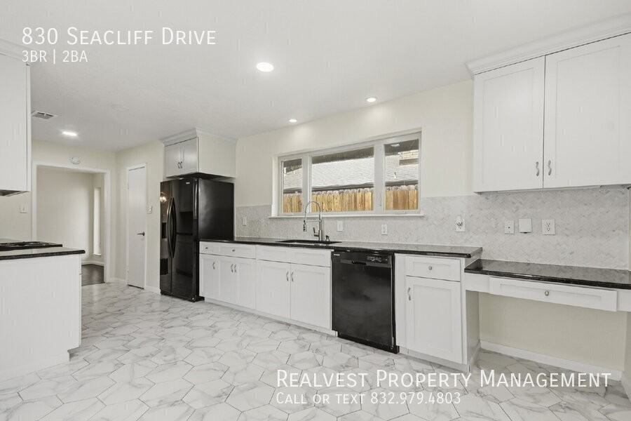 830 Seacliff Dr - Photo 7 of 18