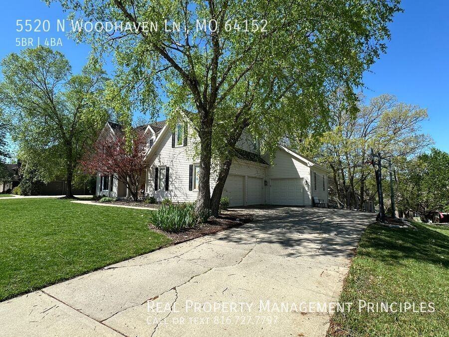 5520 N Woodhaven Ln - Photo 2 of 29