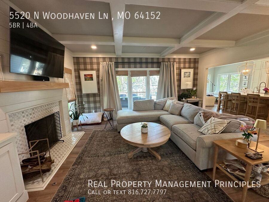 5520 N Woodhaven Ln - Photo 4 of 29