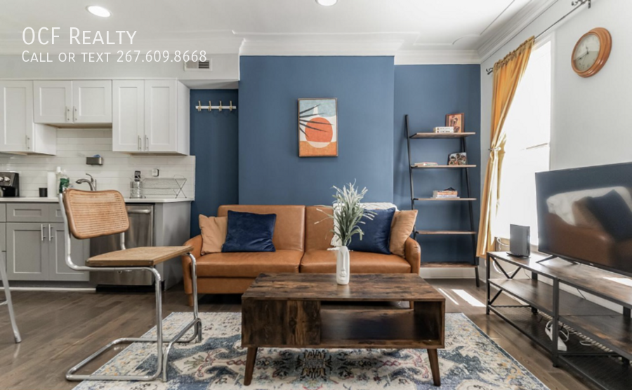 2033 Sigel St - Photo 3 of 18