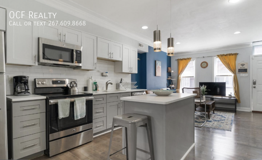 2033 Sigel St - Photo 4 of 18