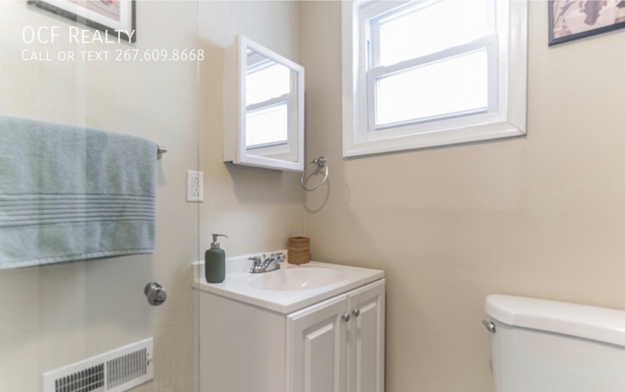 2033 Sigel St - Photo 5 of 18