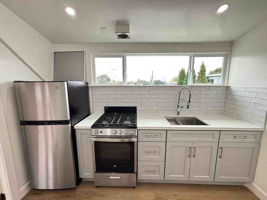 1642 Russell St #C - Photo 2 of 17