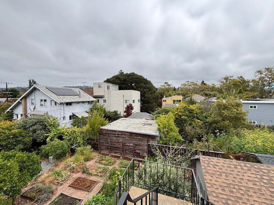 1642 Russell St #C - Photo 4 of 17