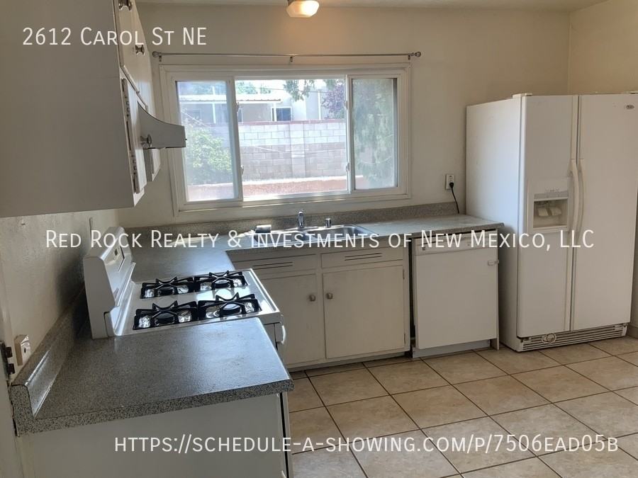 2612 Carol St Ne - Photo 5 of 23