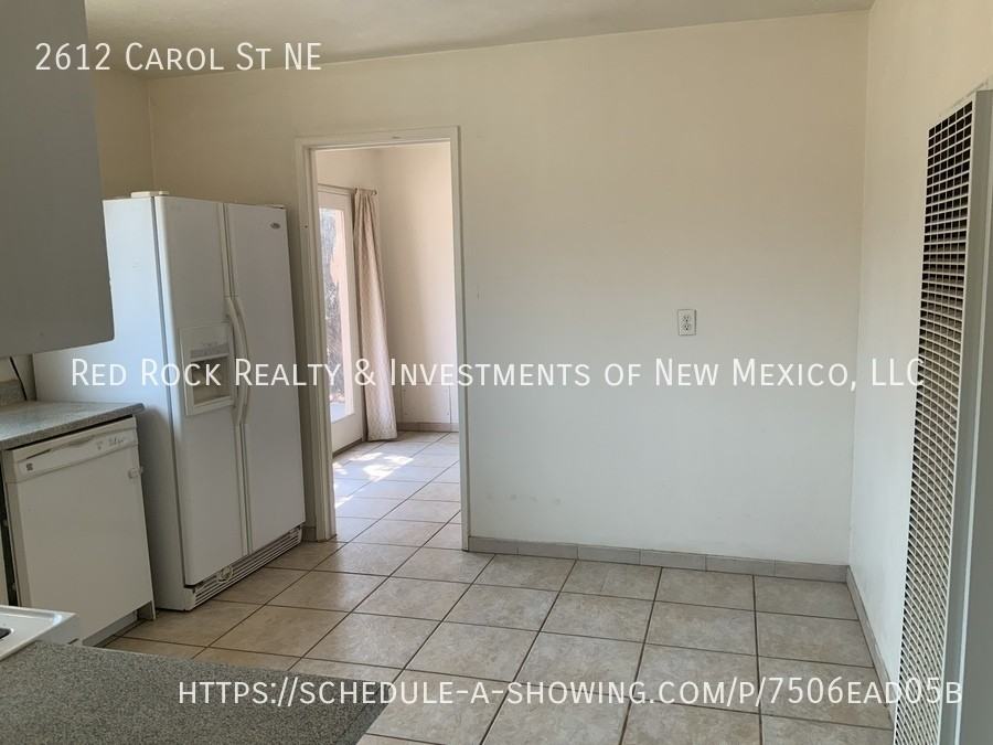 2612 Carol St Ne - Photo 6 of 23