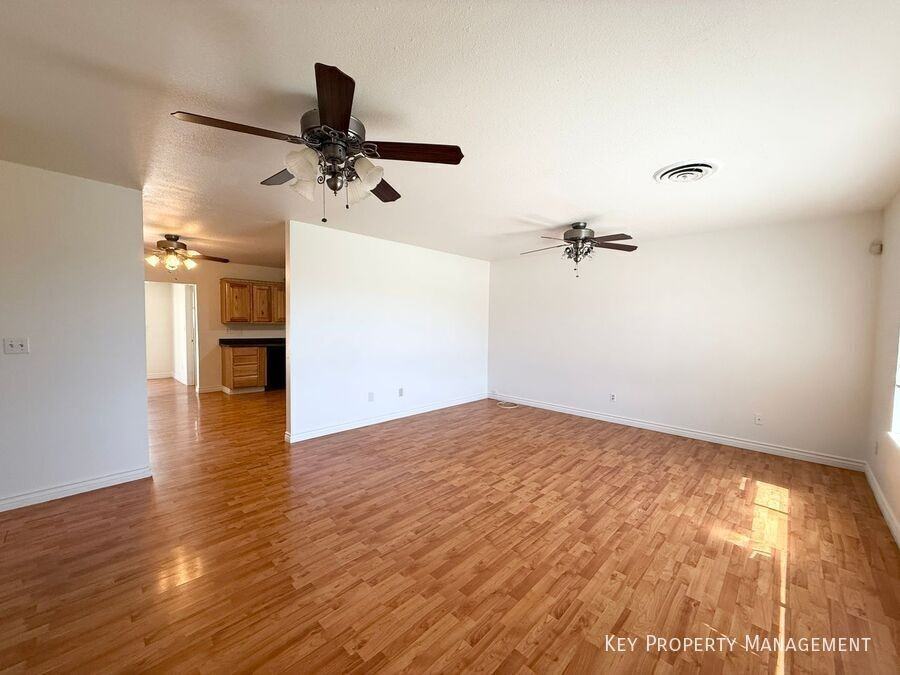 616 Greenway Rd - Photo 2 of 34