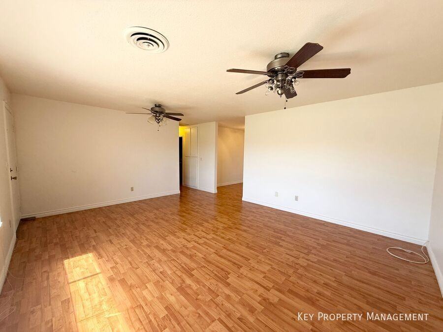 616 Greenway Rd - Photo 3 of 34