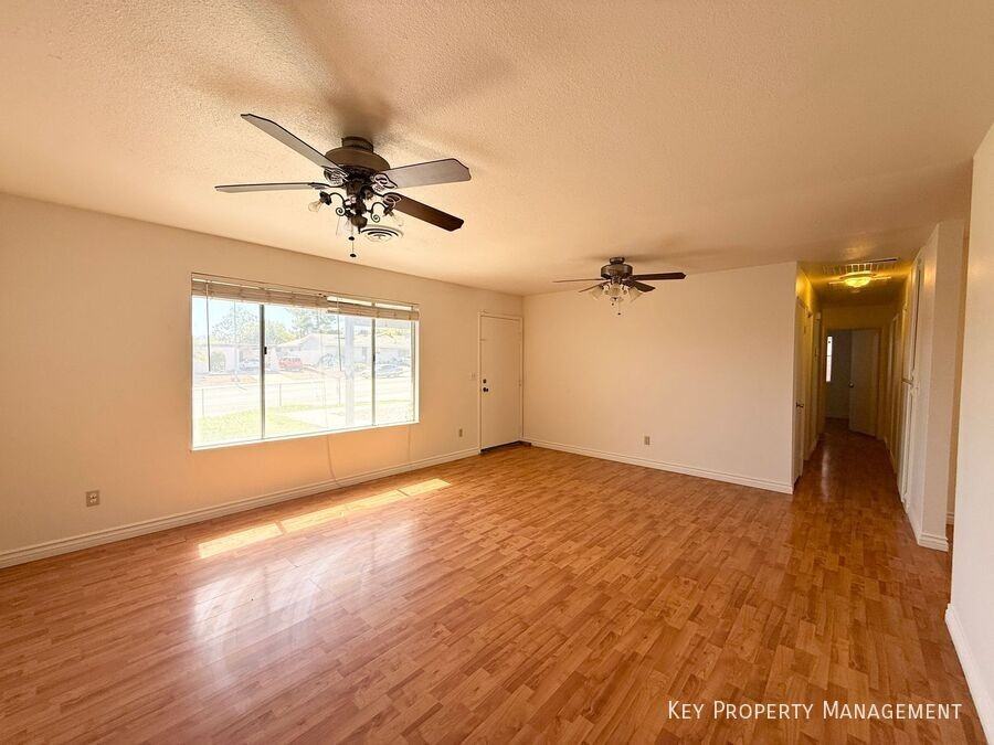 616 Greenway Rd - Photo 4 of 34