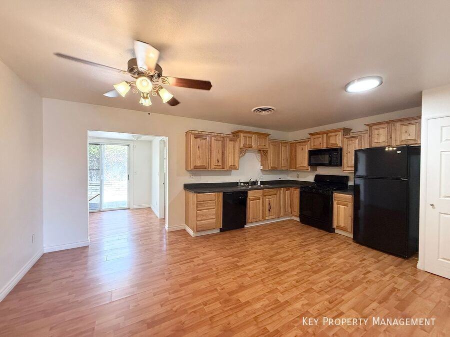 616 Greenway Rd - Photo 6 of 34