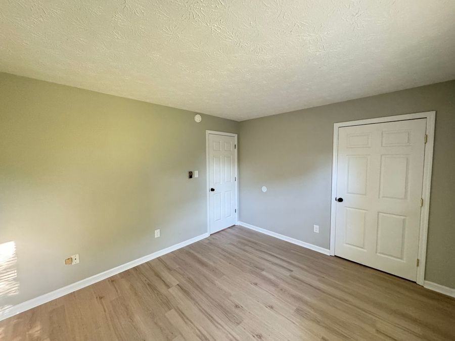 105 Aster Pl - Photo 4 of 42