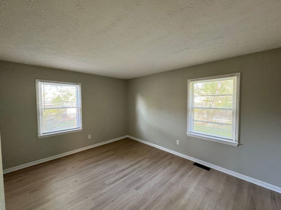 105 Aster Pl - Photo 5 of 42