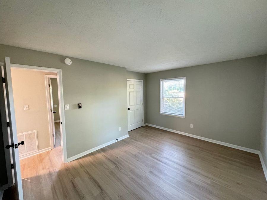 105 Aster Pl - Photo 6 of 42
