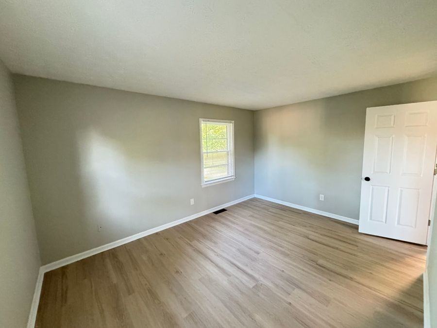 105 Aster Pl - Photo 7 of 42