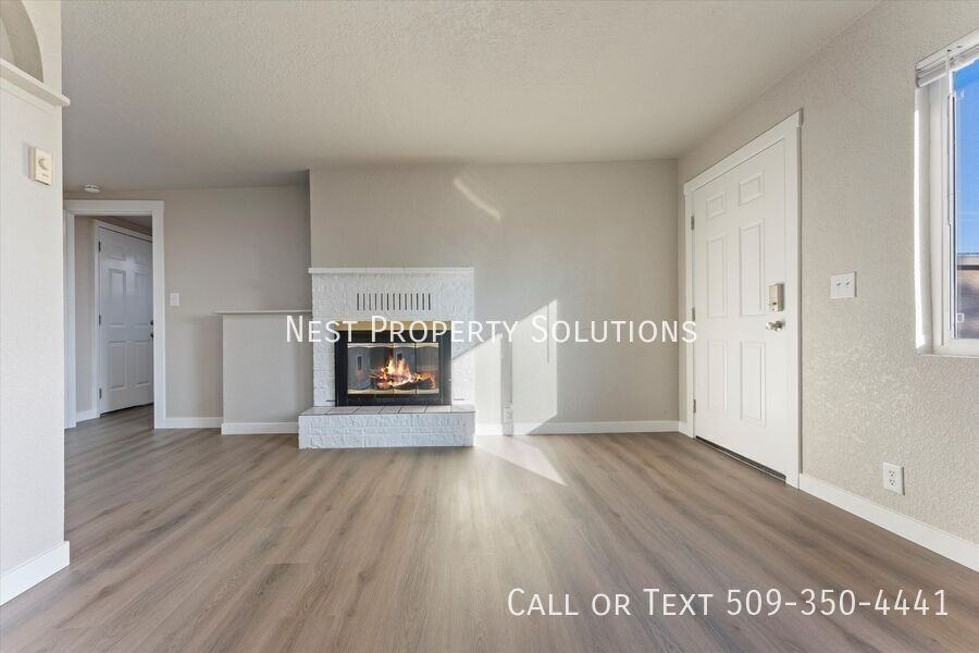 4460 Circle Pl Ne #2 - Photo 3 of 12